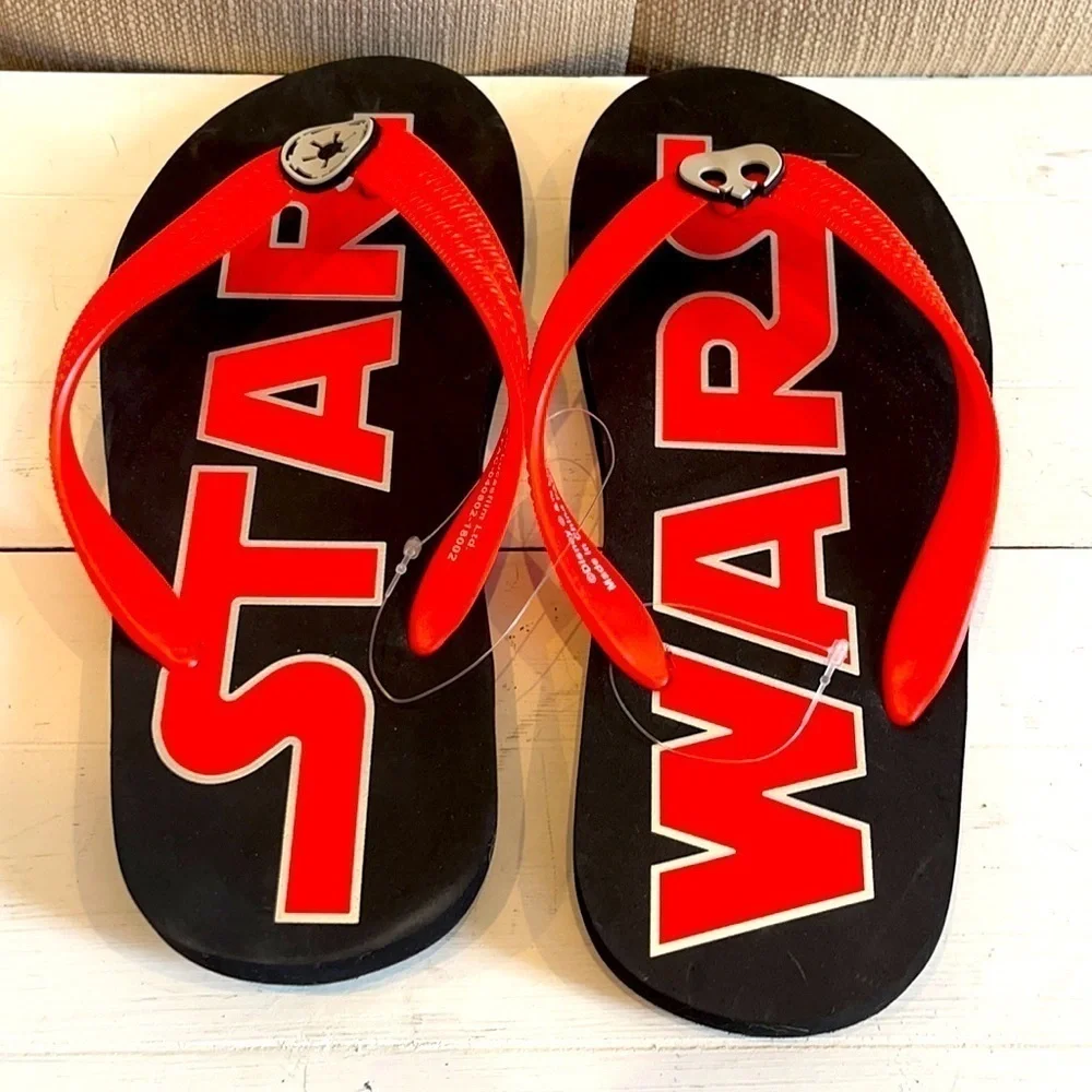 NWOT Disney Kid’s Star Wars Flip Flop Sz 4